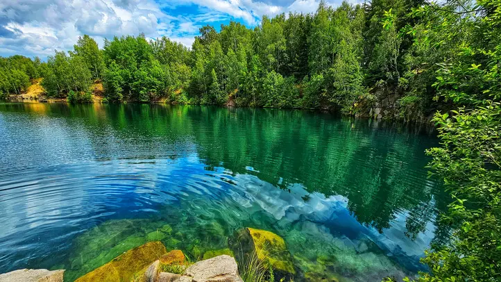 Kam vyrazit na přírodní koupání? Zatopené lomy a nejkrásnější jezera na Vysočině 4 lom horni cerekev